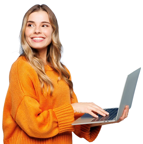 Cliente sorrindo com um notebook